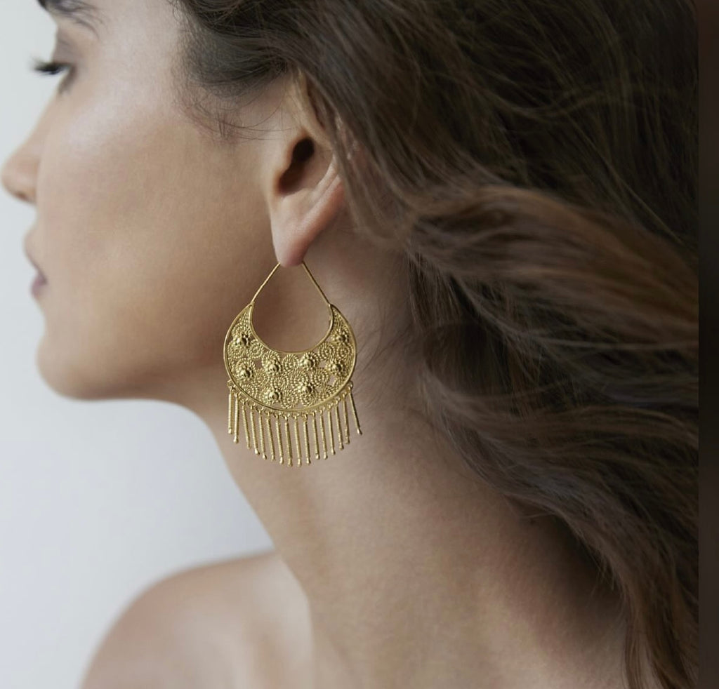 Aenalia Arsida gold earrings.jpg