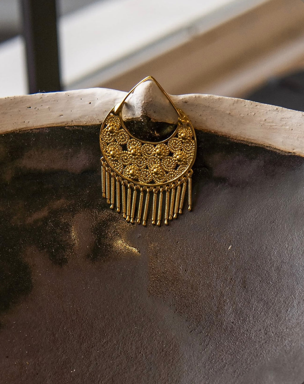 Aenalia Arsida gold earrings 3.jpg