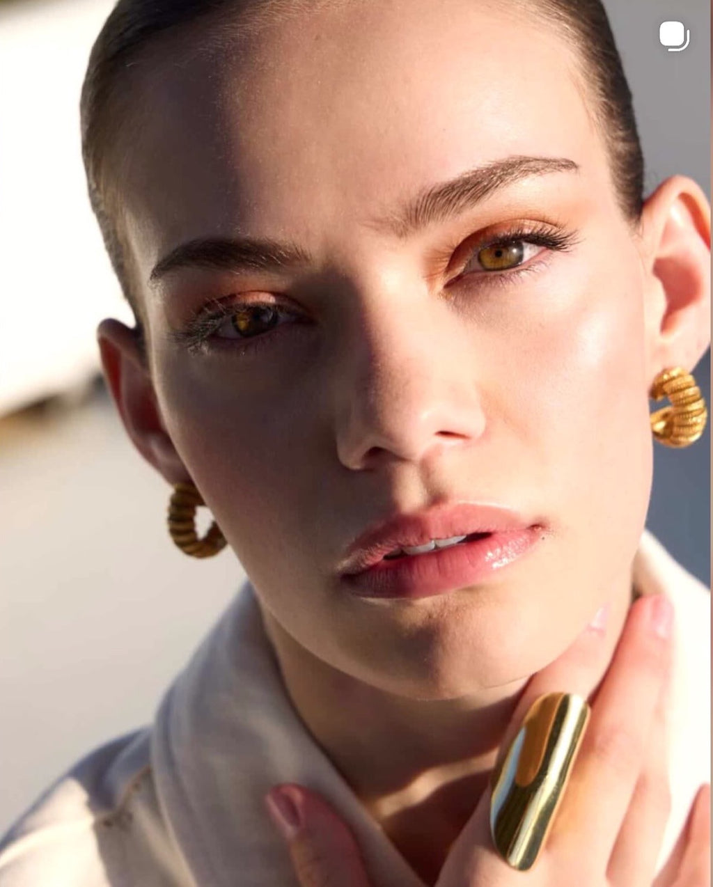 Aenalia Feres Mini Hoop Earrings 3.JPG