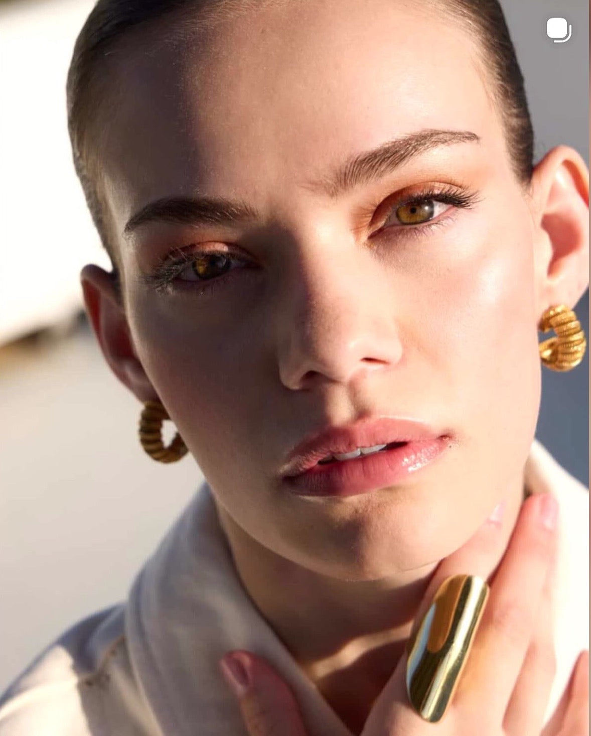 Aenalia Feres Mini Hoop Earrings 3.JPG