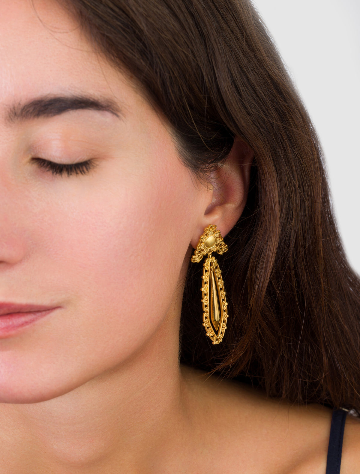 Aenalia nikiana_earrings_gold_2.JPG