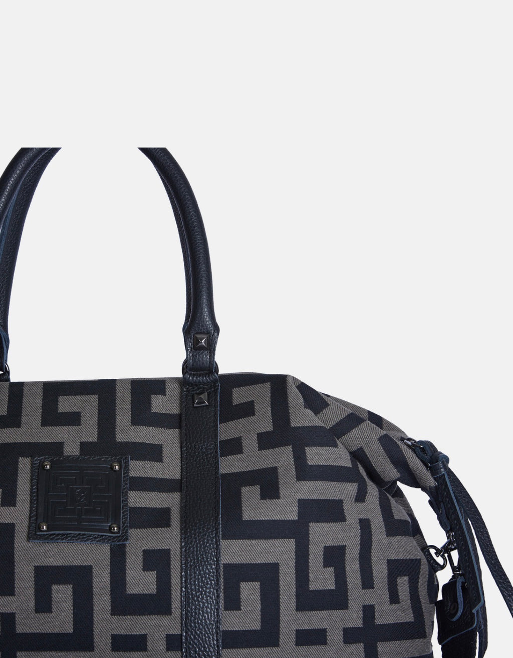 Ames GAIA POURO BLACK close (1).jpg