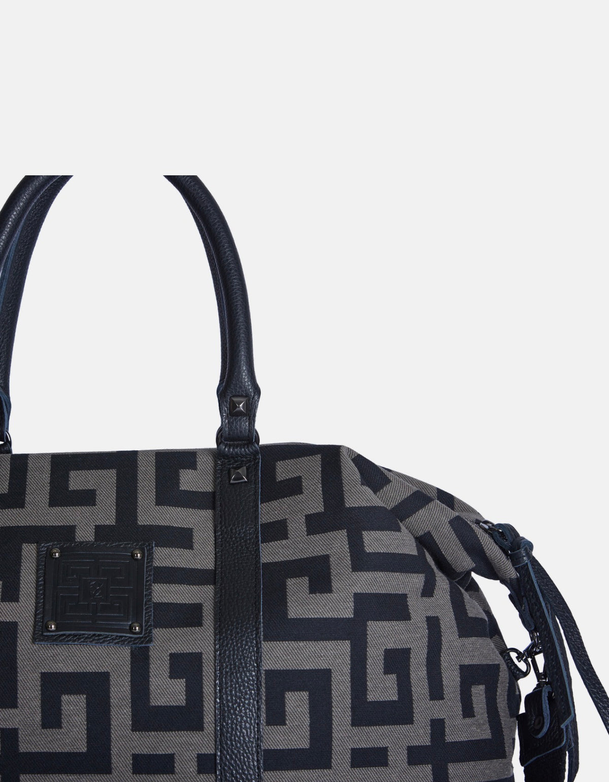 Ames GAIA POURO BLACK close (1).jpg