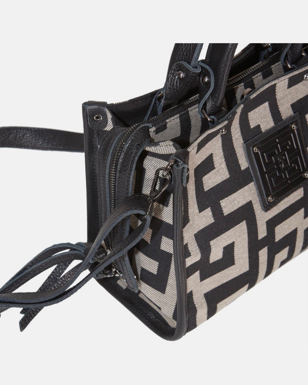 Ames THALOS SMALL BAG BEIGE BLACK close.jpg