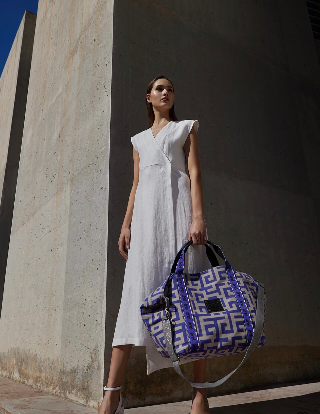 Ames THEROS BAG BLUE BEIGE lifestyle.jpg