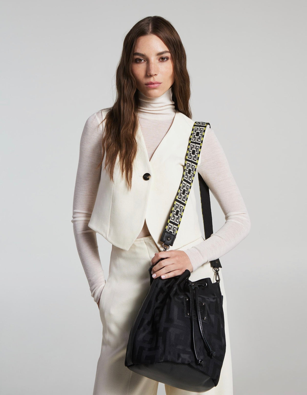 Ames bags ALAS FULL AMES BLACK front.jpg