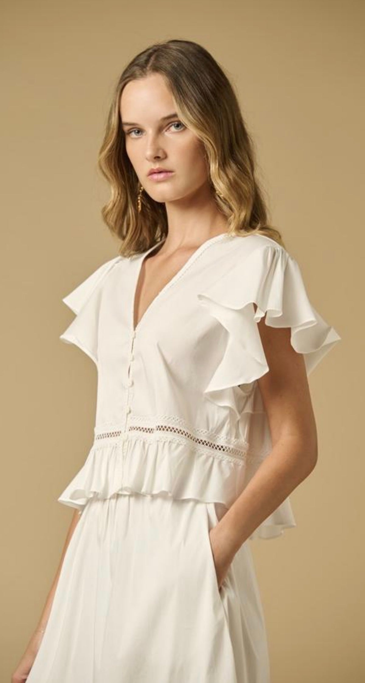 Apoella ANYA RUFFLE CROP SHIRT WHITE.jpg