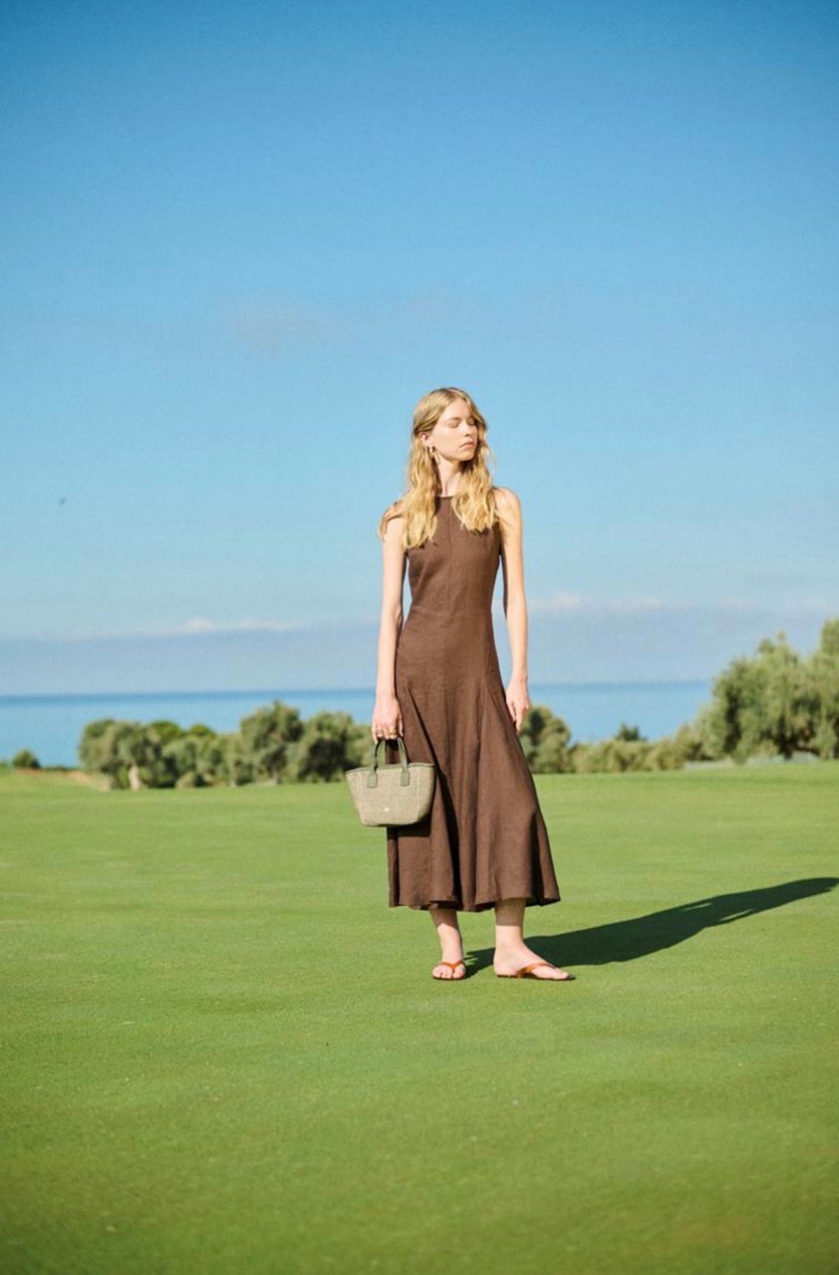 Apoella EVELINA GODET LINEN DRESS ESPRESSO lifestyle.jpg