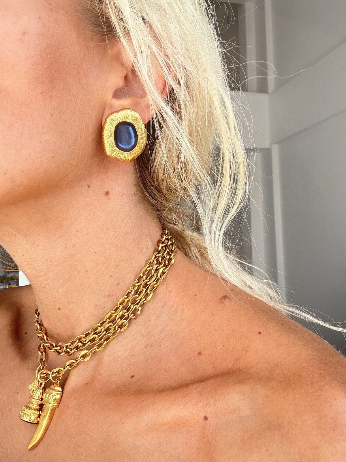 Vintage style gold earring with blue enamel