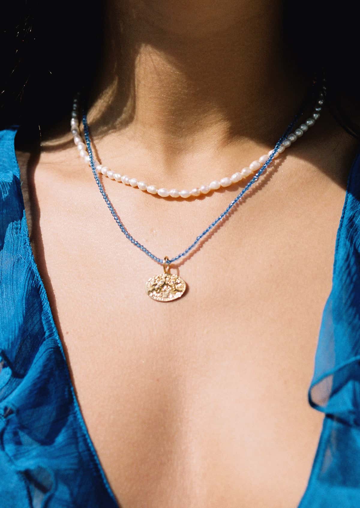 Hermina OVAL PEARL NECKLACE lifestyle.jpg