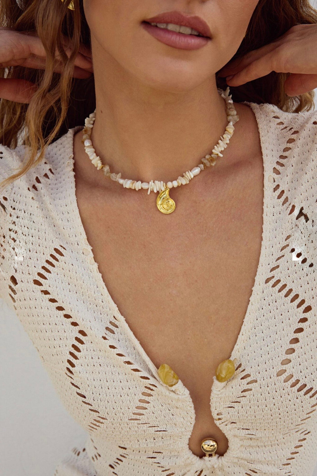Reve Spira solis necklace lifestyle (1).jpg
