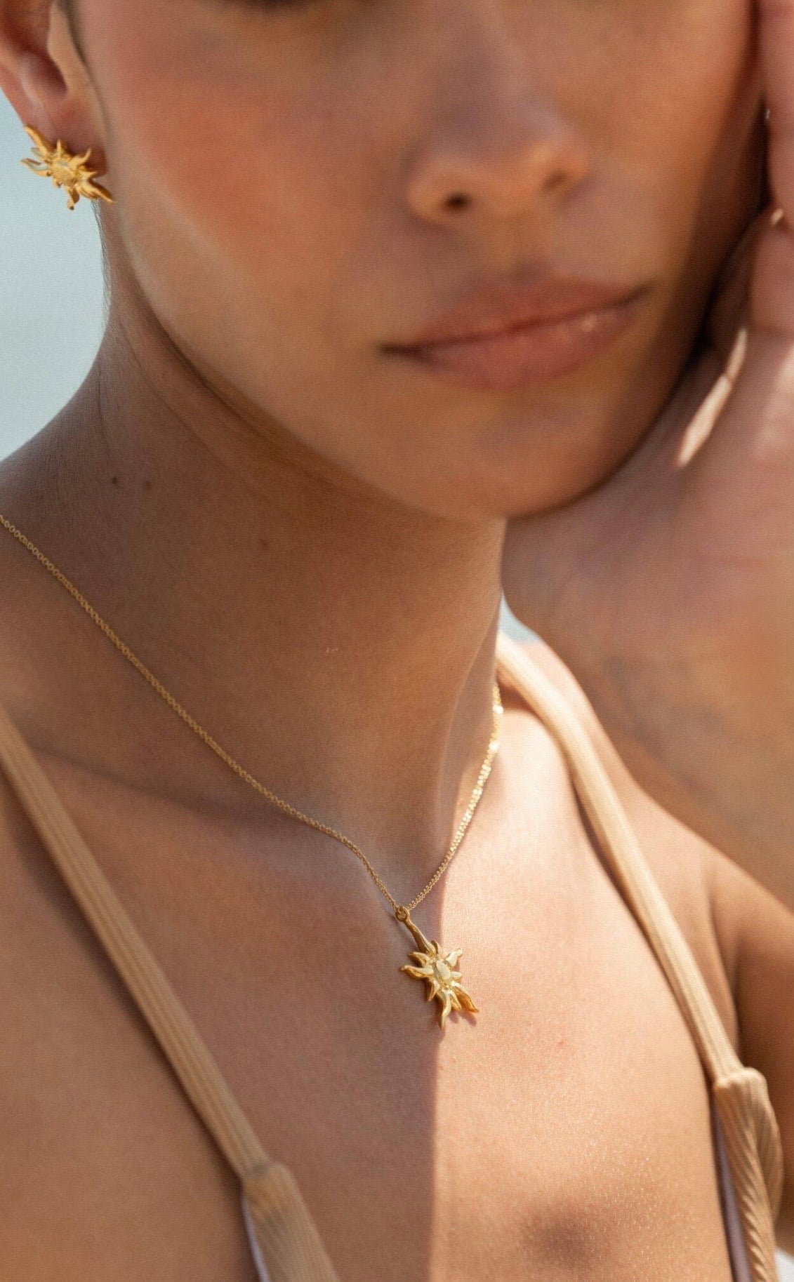 Reve soleil necklace lifestyle (1).jpg
