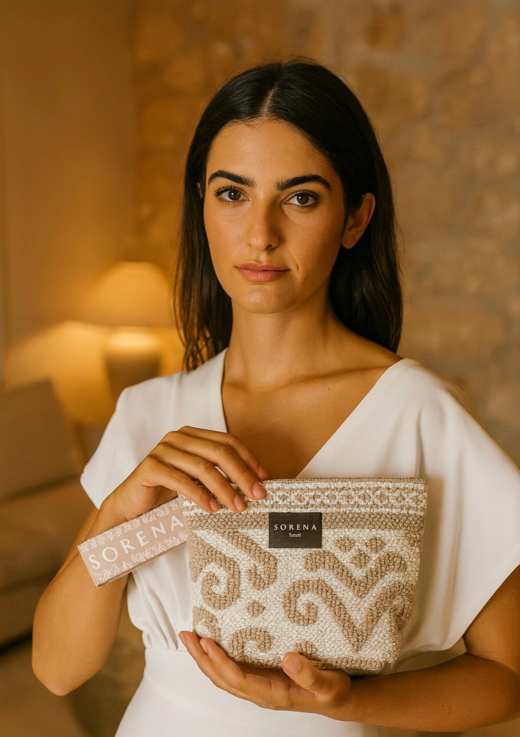 Sorena ALINA CLUTCH w model.jpg