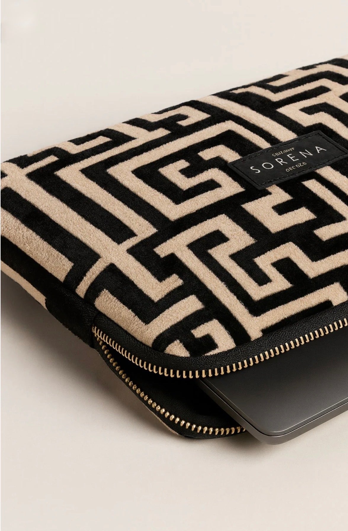 Sorena DOMNA LAPTOP SLEEVE LARGE close.jpg